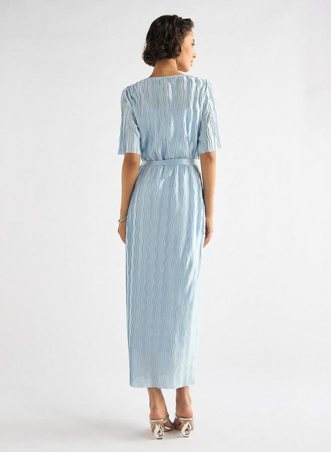 سبلاش فيڤ فستان بارز الملمس بياقة مستديرة وأكمام قصيرة وحزام ربط - Image 3