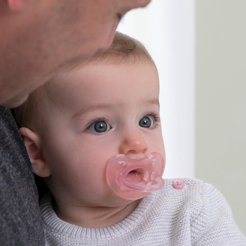 Chicco سكاتة شيكو فيزيوفورما 100% سيليكون ناعم قطعة واحدة للأطفال من 0-6 أشهر | خالية من BPA واللاتكس | علبة قابلة لإعادة الاستخدام | وردي ناعم، 2 حبة - Image 2