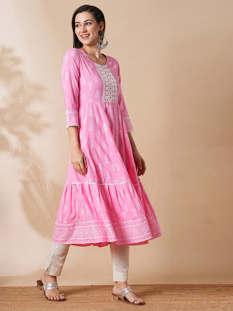 globus Women Ethnic Motifs Gotta Patti Indie Prints A Line Kurta