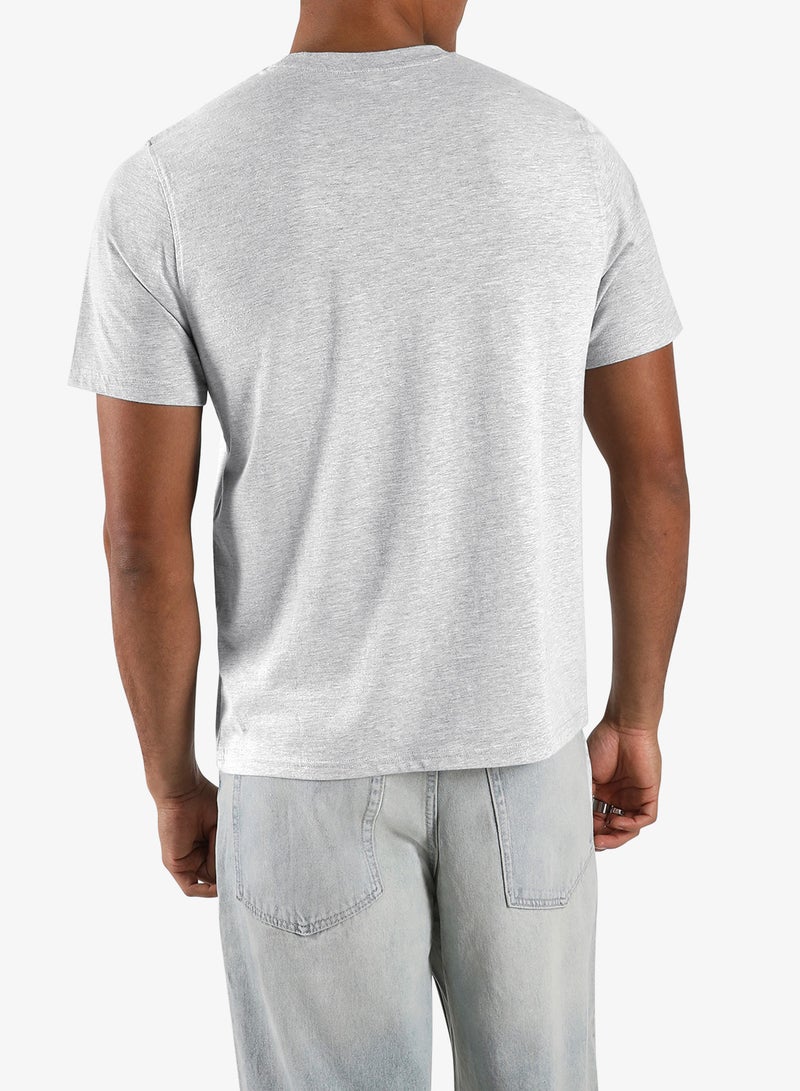 ريبوك تيشيرت تشاد بشعار كبير وبياقة دائرية وأكمام قصيرة - Image 2