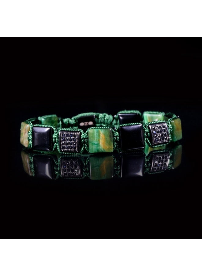 OZO DESIGN Square Green Tiger Eye & Onyx Macramé Bracelet - Image 1
