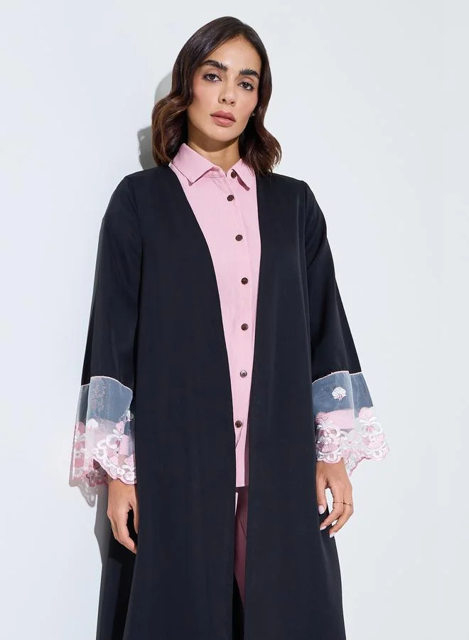 أميرة Black Open Front Abaya with Delicate Pink Lace Trim