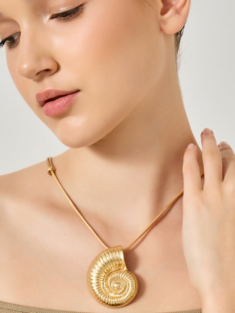 Styli Shell Drop Long Necklace