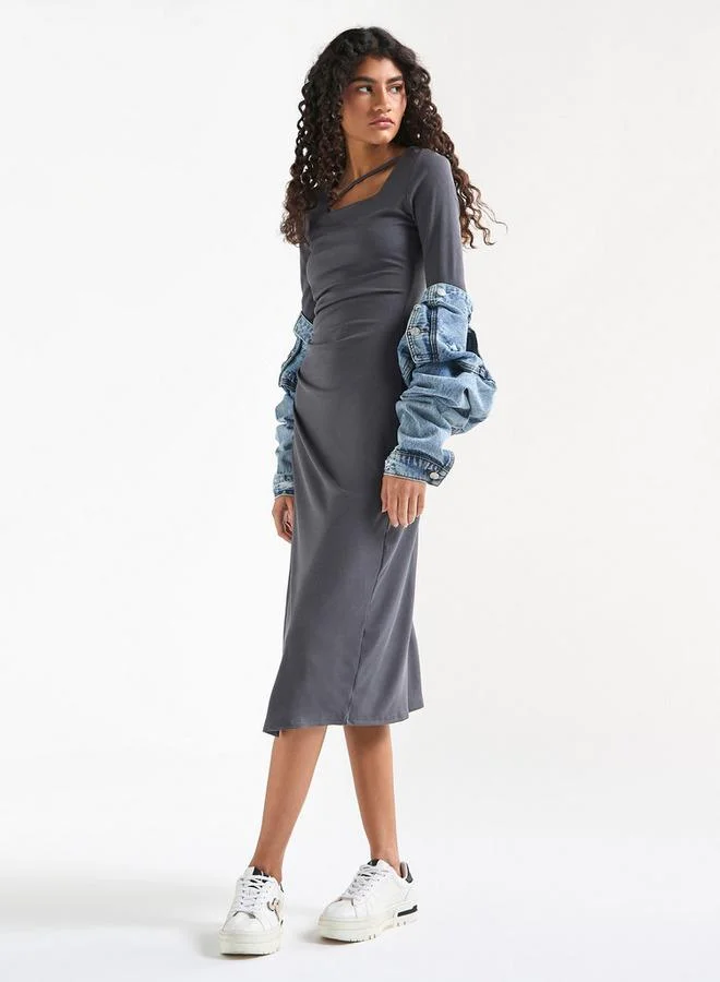 سبلاش فيڤ فستان بقصّة ضيّقة بارز الملمس بياقة مربعة وحافة توليب