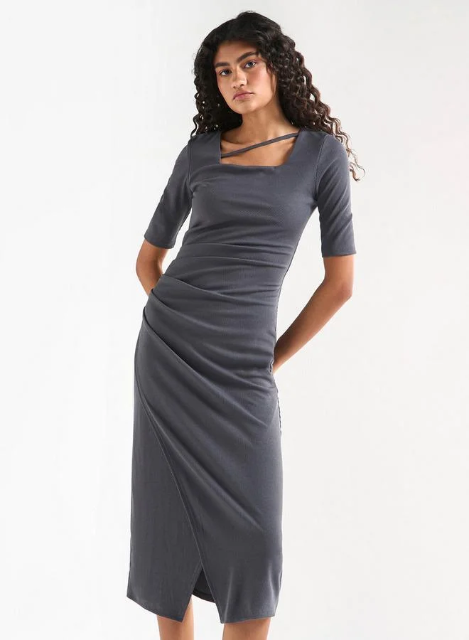 سبلاش فيڤ فستان بقصّة ضيّقة بارز الملمس بياقة مربعة وحافة توليب