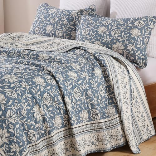 PANGUSHAN Quilt Set Queen Size - 100% Cotton Queen Comforter Set, Floral Vintage Bedspread with 2 Pillow Shams, Reversible Lightweight Bedding, Queen Bed Spread for All Season, Grayish-Blue/White - Image 1