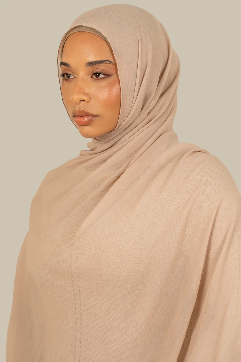 سيلكروز حجاب جورجيت حرير بلون الرمال الدافئة