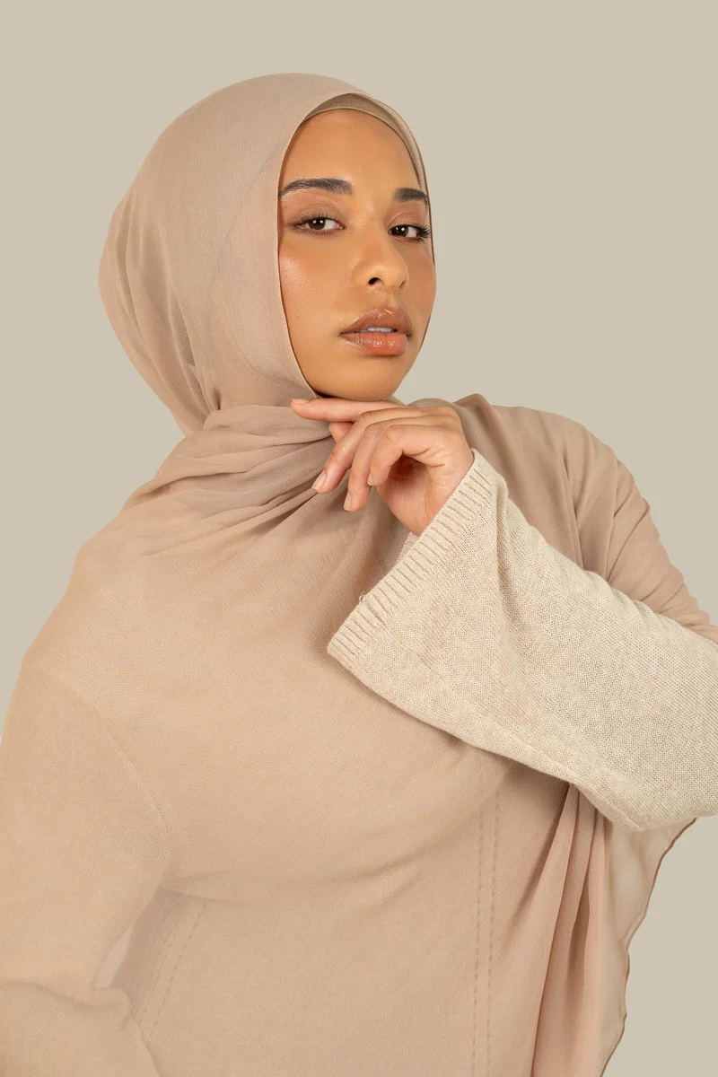 سيلكروز حجاب جورجيت حرير بلون الرمال الدافئة