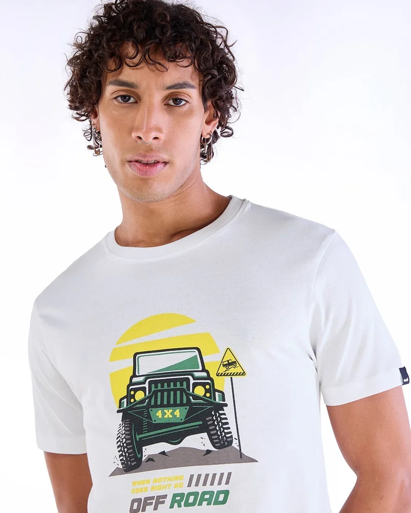 بيواكوف تيشيرت رجالي أبيض بطبعة جرافيك للطرق الوعرة