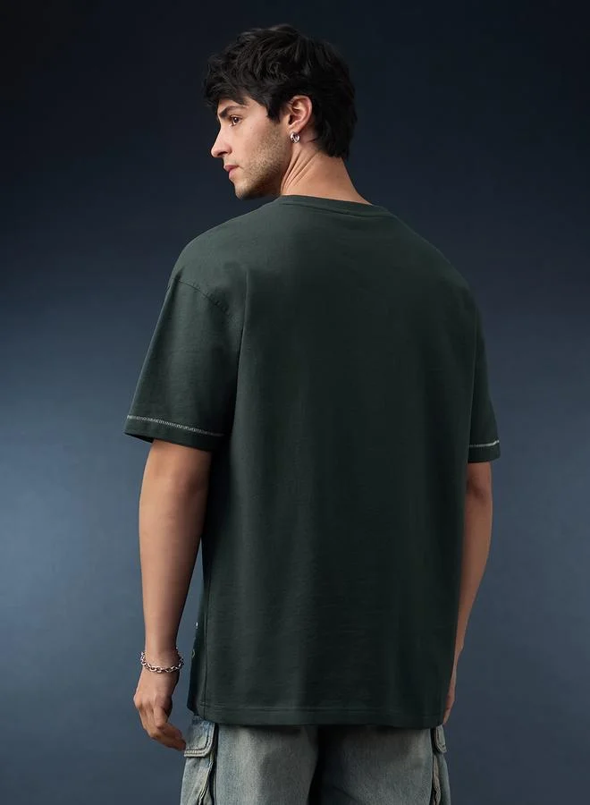 ذا سوليد ستور تيشيرت قطن بطبعة جرافيك وقصة واسعة