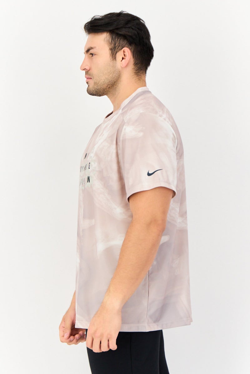 Nike تي شيرت تدريب قصير الأكمام للرجال، متعدد الألوان - Image 3