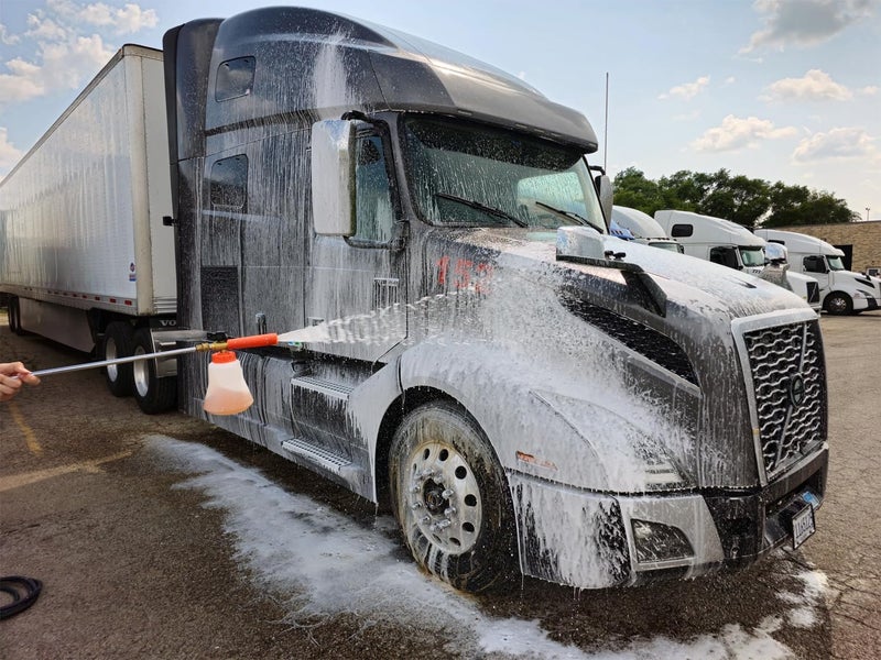 W منظف سيارات Wash Chems Pro50 بدون لمس - تركيز صابون غسيل سيارات - بدون فرشاة، منظف رغوي احترافي من الدرجة التجارية ممتاز أيضًا للشاحنات، المركبات الترفيهية، الجرارات (2.5 جالون) - Image 5