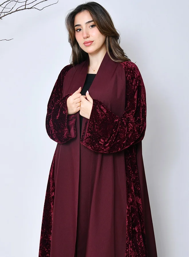 عبايات حوراء عباية شتوية خمرية مخملية فاخرة – تصميم راقٍ من عبايات حوراء