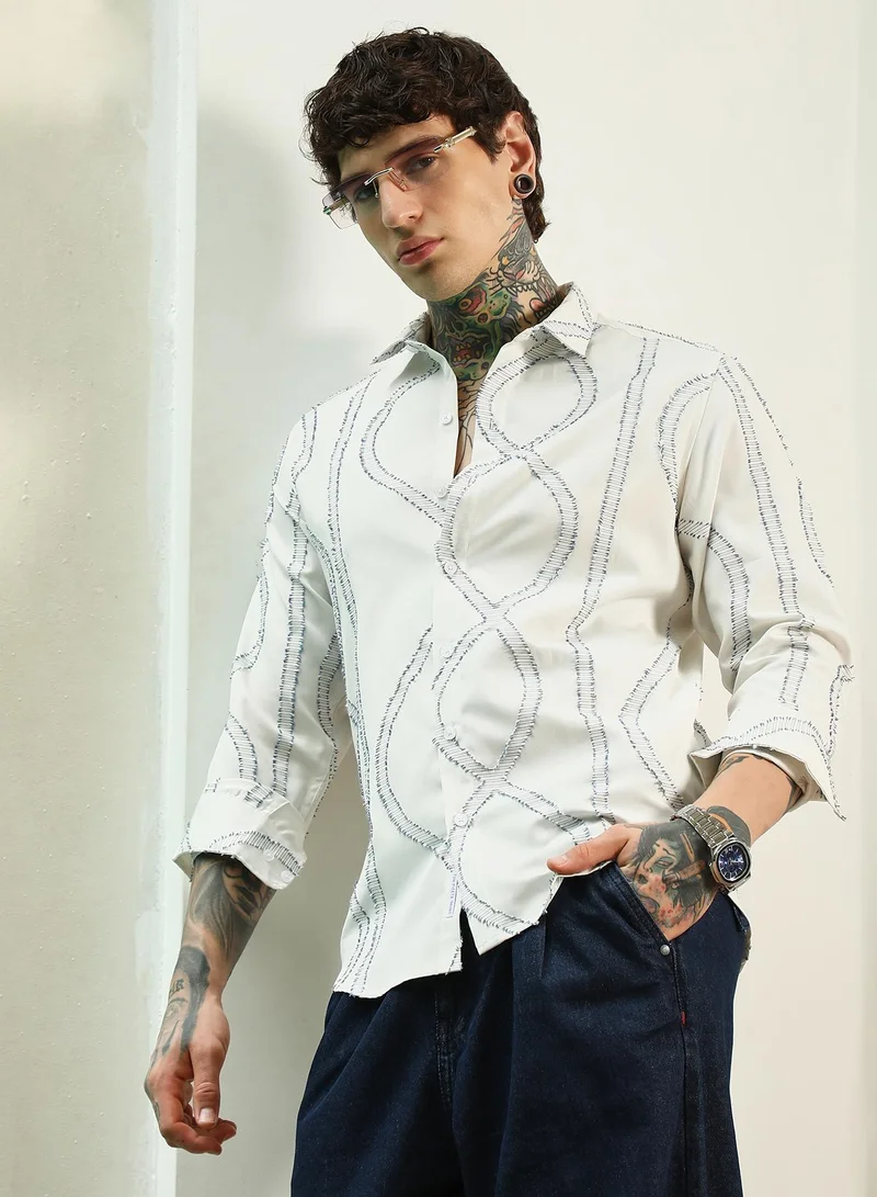 Campus Sutra Men's White Stitched Pattern Shirt - Cotton Polyester Blend | أكمام قصيرة | نمط سادة | مناسب للإطلالات الكاجوال واليومية | طوق منتشر