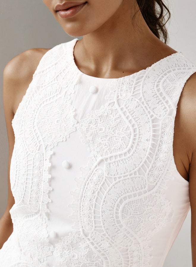 تواكستريمز فستان ميدي بدون أكمام بتفاصيل دانتيل - Image 4