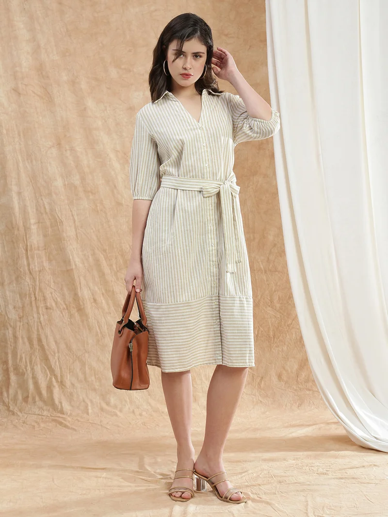 جلو باص فستان قميص نسائي مخطط بأكمام منتفخة وياقة قميص وحزام من جلوبس