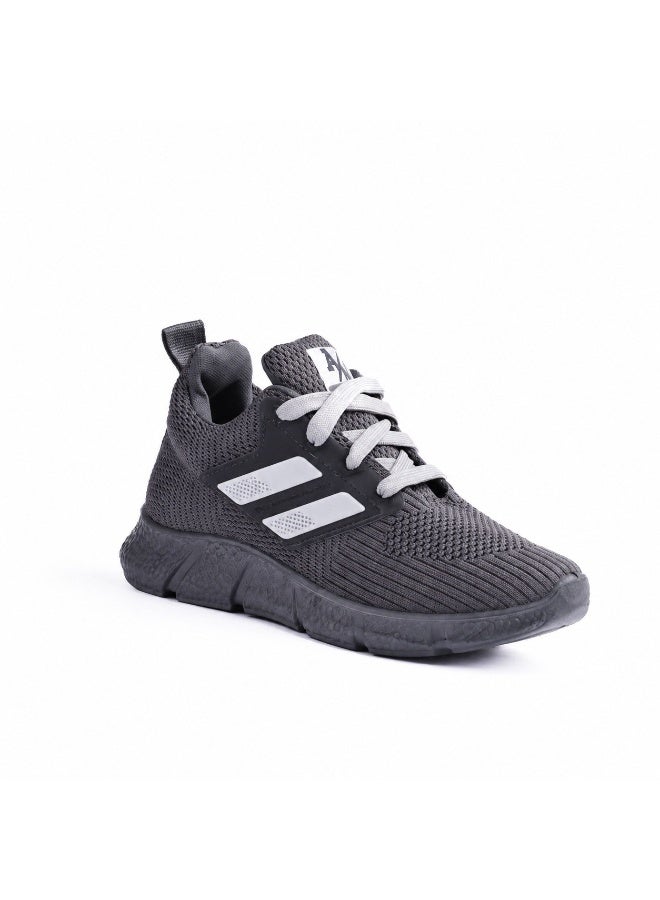 Modern Athletic Shoes with Flexible Sole - Image 1