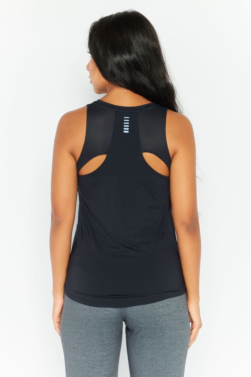 UNDER ARMOUR تي شيرت نسائي للرياضة مناسب للتدريب بدون أكمام، أسود - Image 4