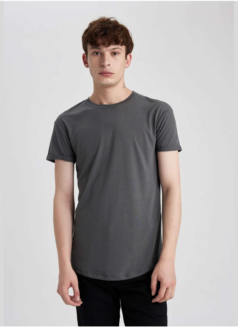 ديفاكتو Short Sleeve Long Fit Crew Neck T-Shirt