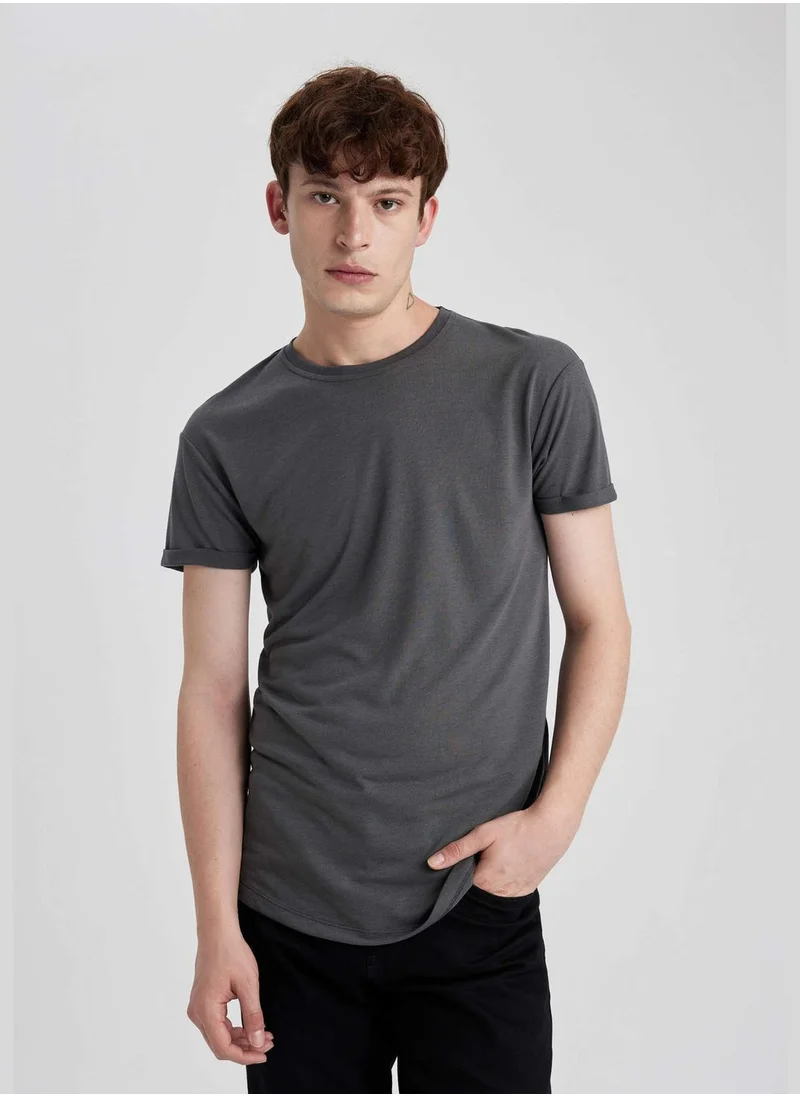 ديفاكتو Short Sleeve Long Fit Crew Neck T-Shirt