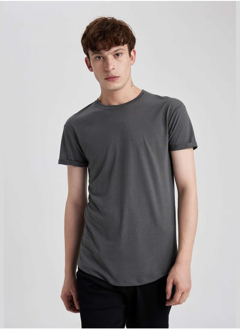 ديفاكتو Short Sleeve Long Fit Crew Neck T-Shirt