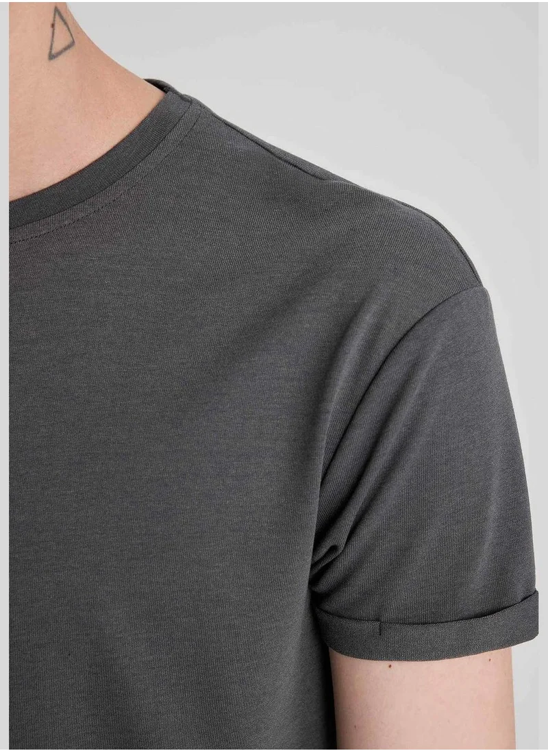 ديفاكتو Short Sleeve Long Fit Crew Neck T-Shirt