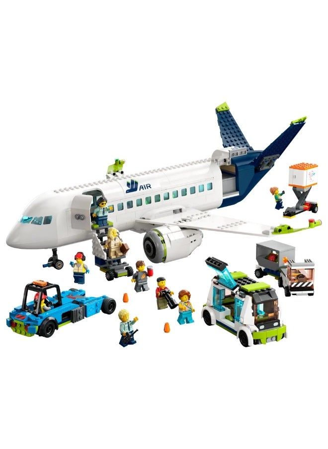 LEGO LEGO - City Passenger Airplane 913 Pieces - 60367  - Image 3