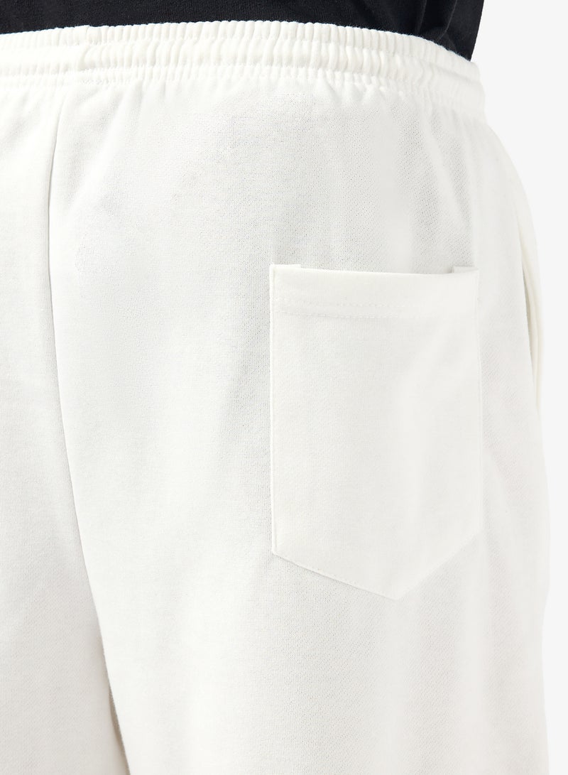 سفنتي فايف شورت بطبعة جرافيك - Image 5