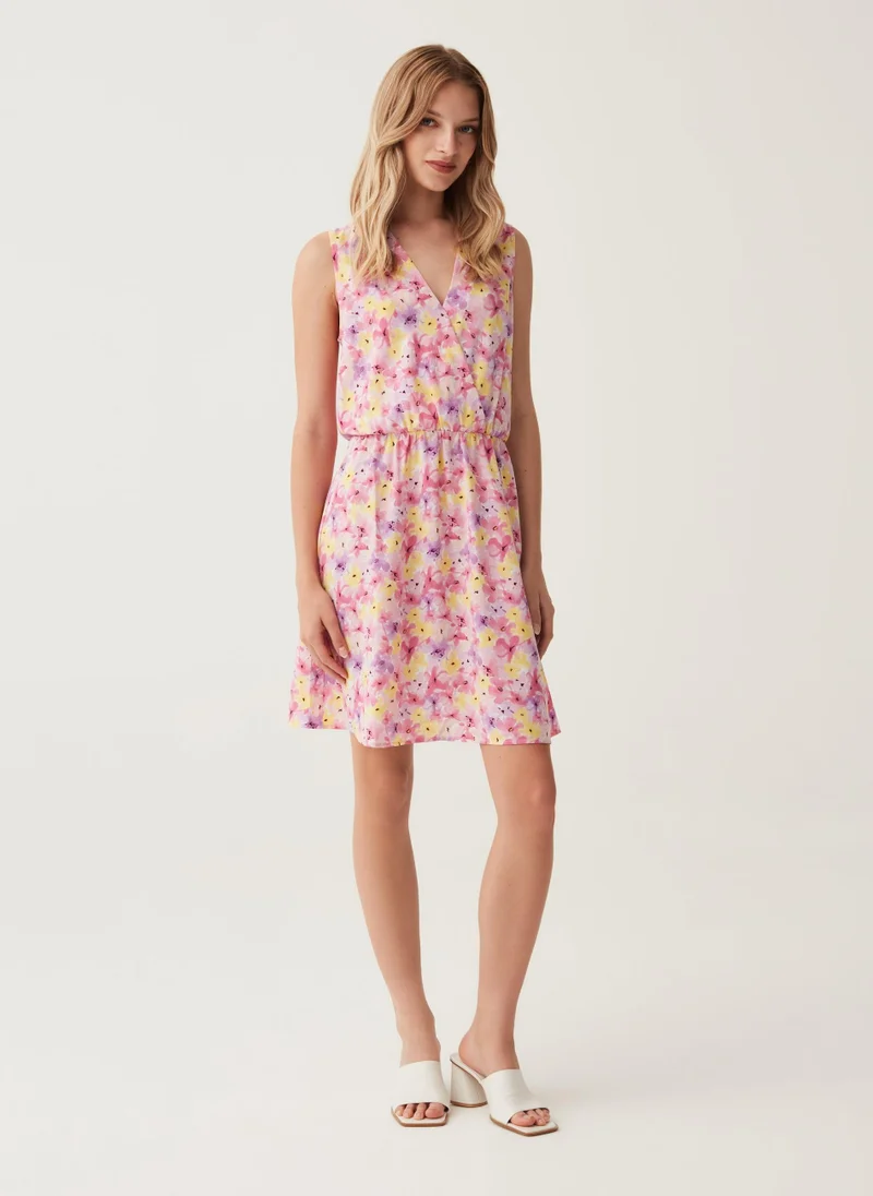 او في اس Short sleeveless patterned dress