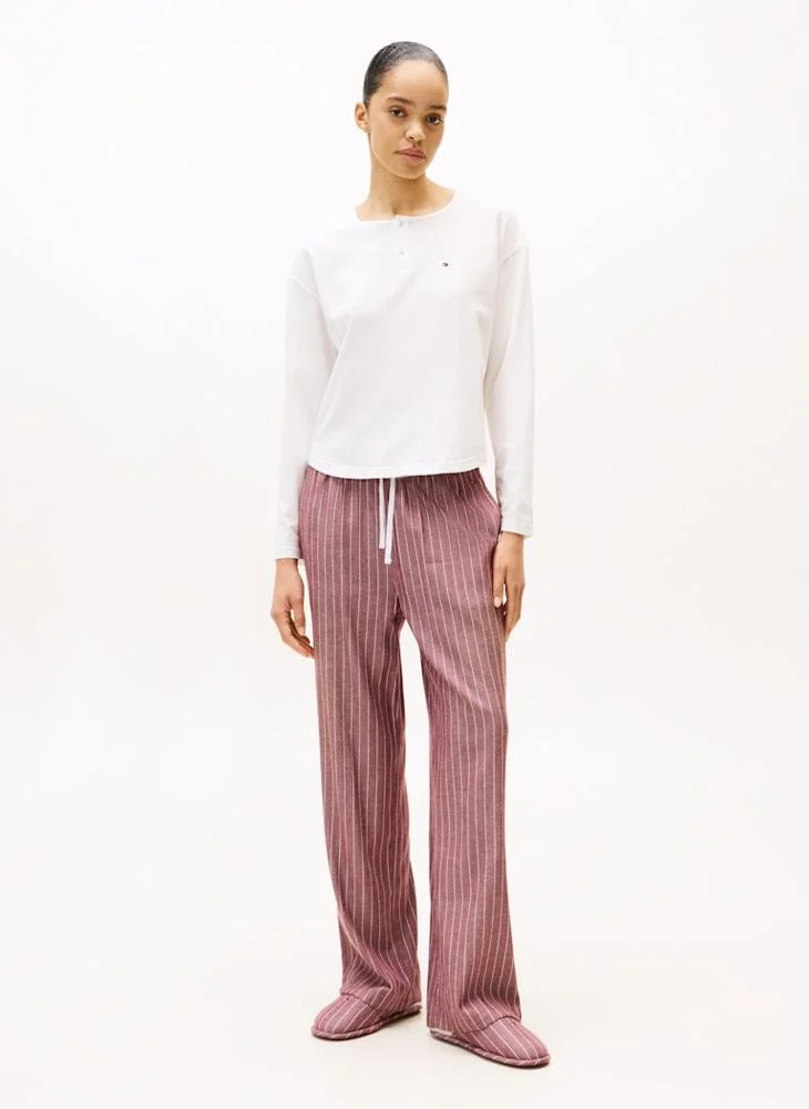 تومي هيلفيغر طقم قميص وبنطلون بشعار مع شبشب