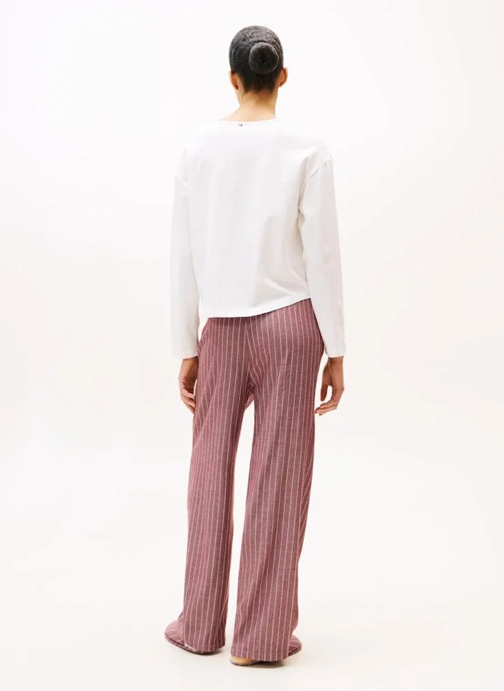 تومي هيلفيغر طقم قميص وبنطلون بشعار مع شبشب