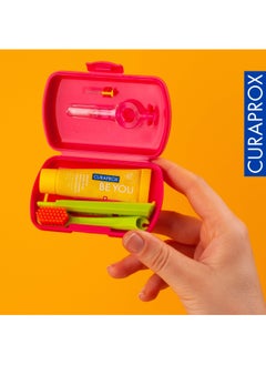 CURAPROX Curaprox مجموعة السفر أرجواني. تتضمن المجموعة فرشاة أسنان للسفر CS 5460، ومعجون أسنان بي يو 10 مل، وفرشاة إنتردينتال CPS prime 07، وCPS prime 09.  - Image 5