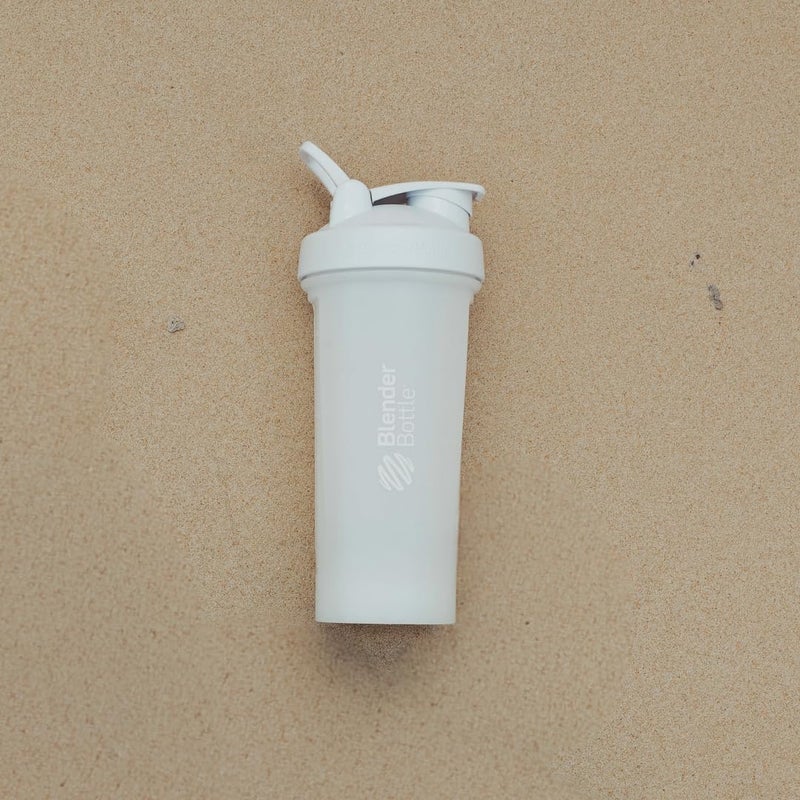 BlenderBottle Classic V2 Shaker Bottle Perfect for Protein Shakes and Pre Workout, 20-Ounce, White - Image 5