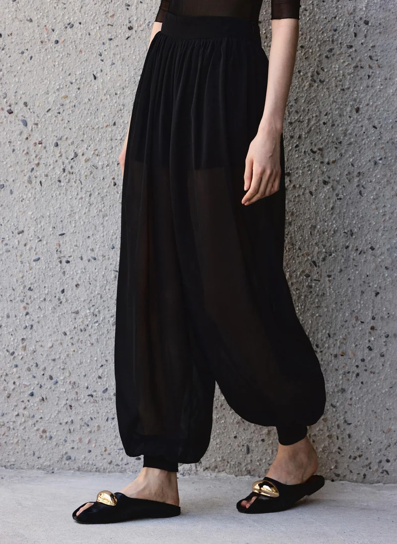 Lightweight trousers with wide cuffs