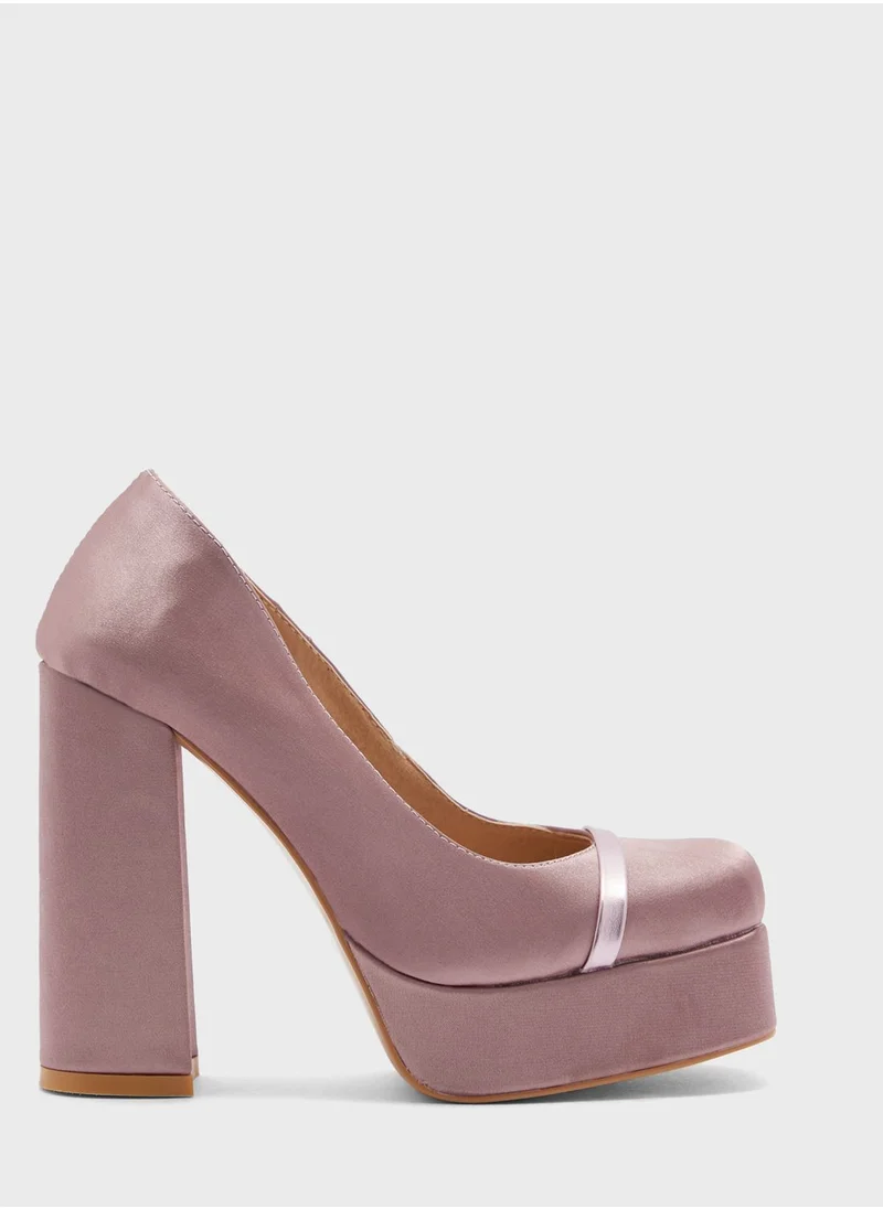 خزانة Satin Platform Pump