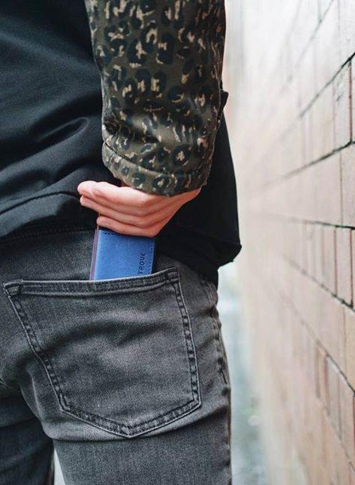 Trove Elegant Card Wallet – Blue & Black from trove - Image 4