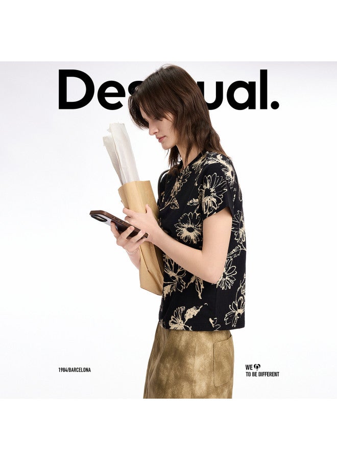 DESIGUAL تي شيرت نسائي مزين بطبعة زهور على شكل قلب وياقة دائرية - Image 5