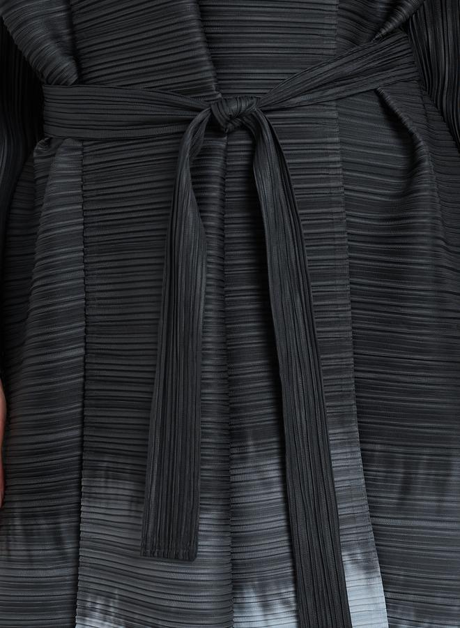 Take Two Color Blocked Textured Pleated Belted Long Sleeve Abaya - Image 4
