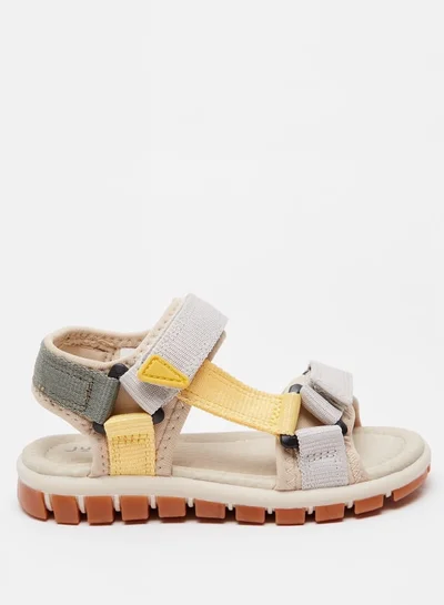 جونيورز Boys Solid Open Toe Sandals with Hook and Loop Closure