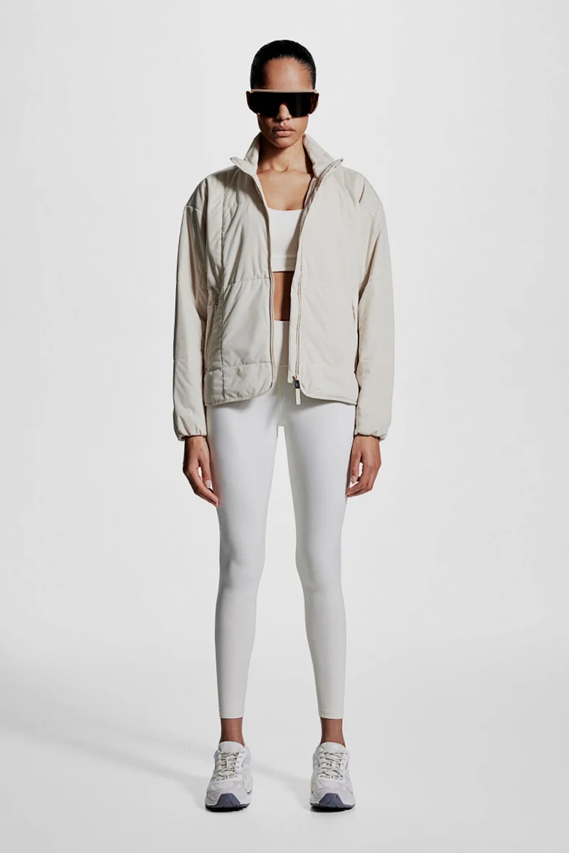 اتش اند ام جاكيت من نسيج ثيرمو موف¢ بتصميم معزول