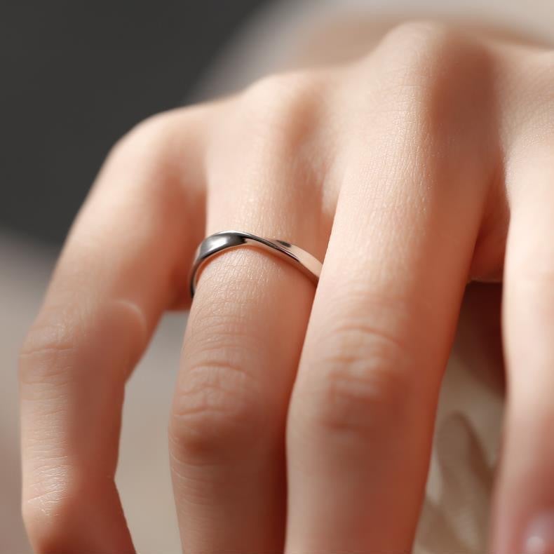Couple ring Mobius ring pair ring light luxury design adjustable male and female students send Valentines Day birthday gift J010 Mobius [male ring]]