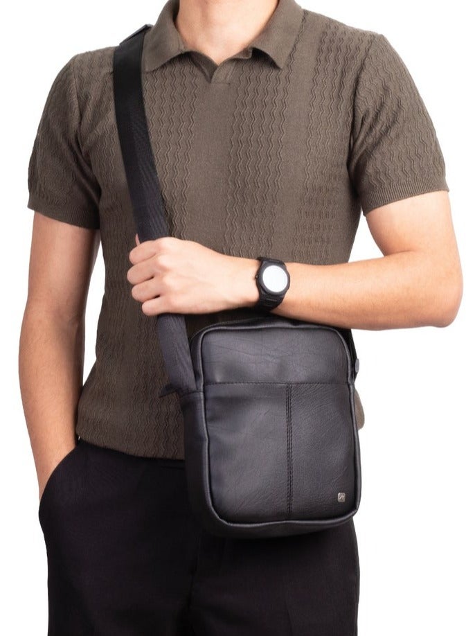 ايه ار سابلاي AR Arrow Cross Bag من Arij Bags | شنطة كروس، جلد صناعي، حزام قابل للتعديل، جيب أمامي، خفيفة للاستخدام اليومي (23 × 20 × 6 سم) (أسود) - Image 2