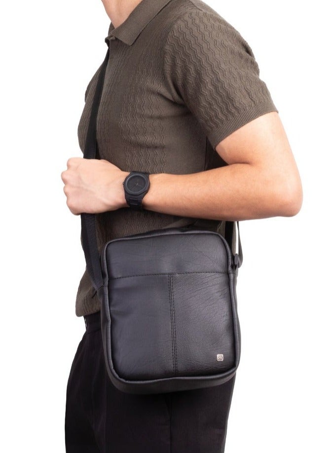 ايه ار سابلاي AR Arrow Cross Bag من Arij Bags | شنطة كروس، جلد صناعي، حزام قابل للتعديل، جيب أمامي، خفيفة للاستخدام اليومي (23 × 20 × 6 سم) (أسود) - Image 3