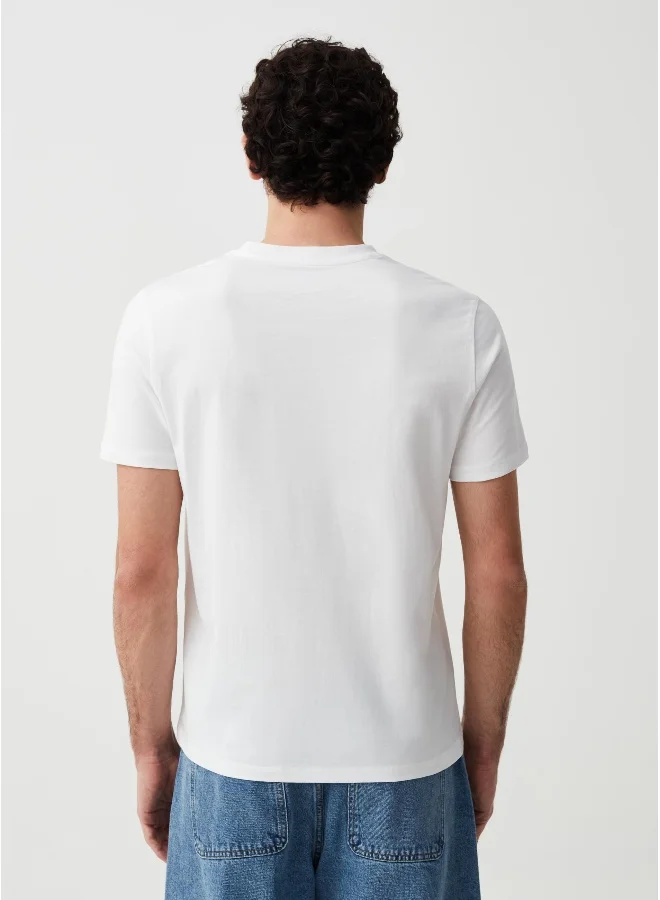 او في اس Organic cotton T-shirt with round neck