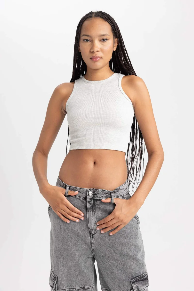 ديفاكتو Fitted Halter Neck Tank Top