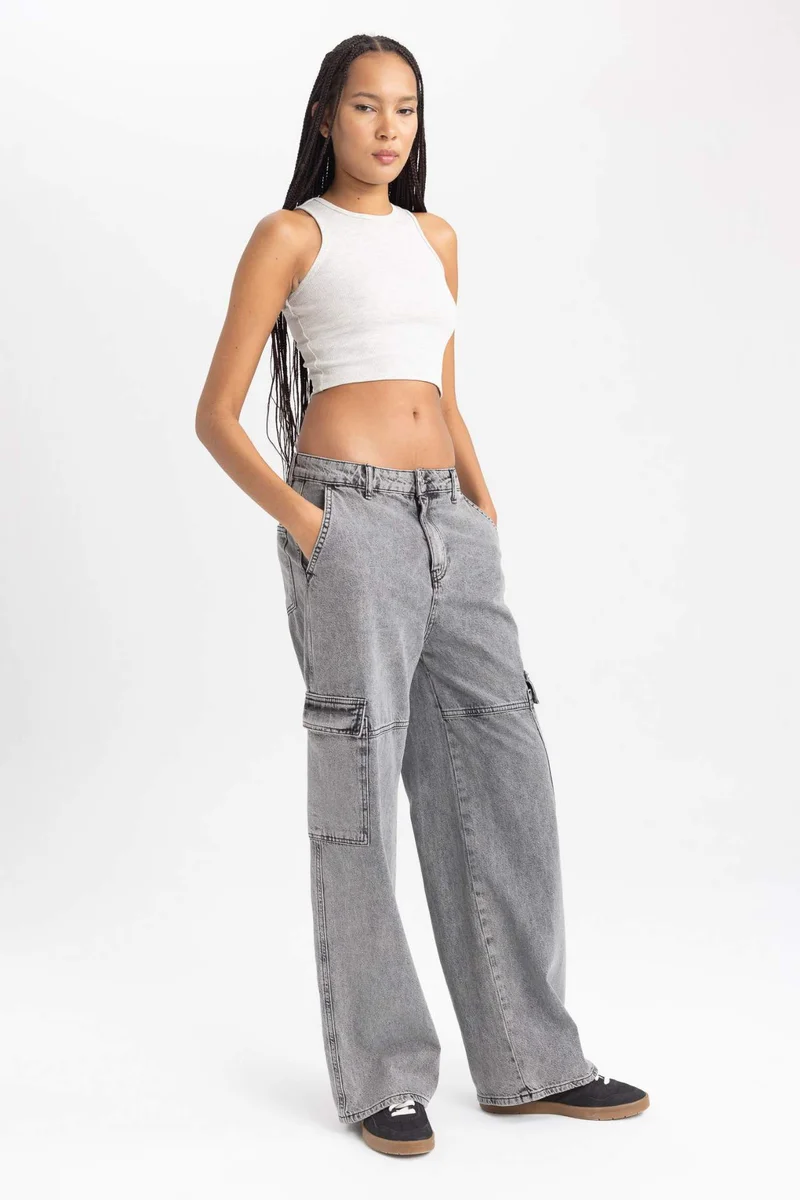 ديفاكتو Fitted Halter Neck Tank Top