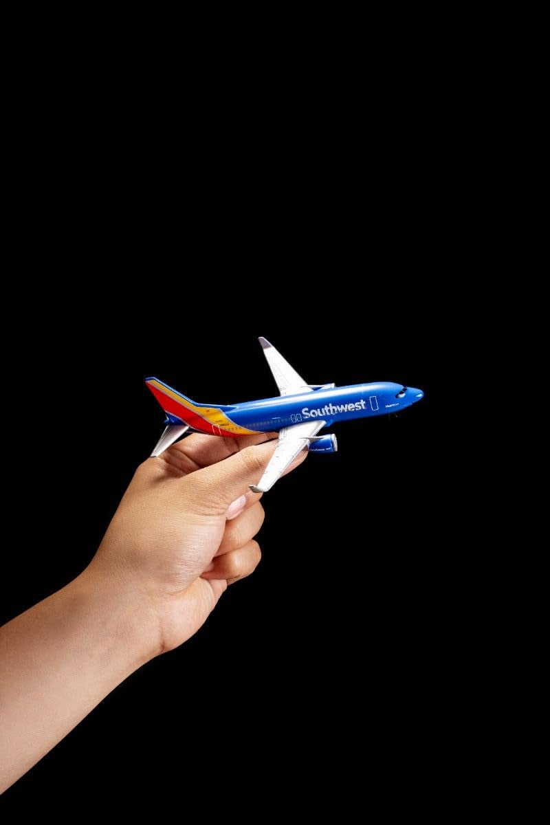 Daron Toy Airplane â€“ Southwest Airlines â€“ Die-Cast Metal Model Airplane Toy with Plastic Parts for Kids Ages 3+ - Image 2