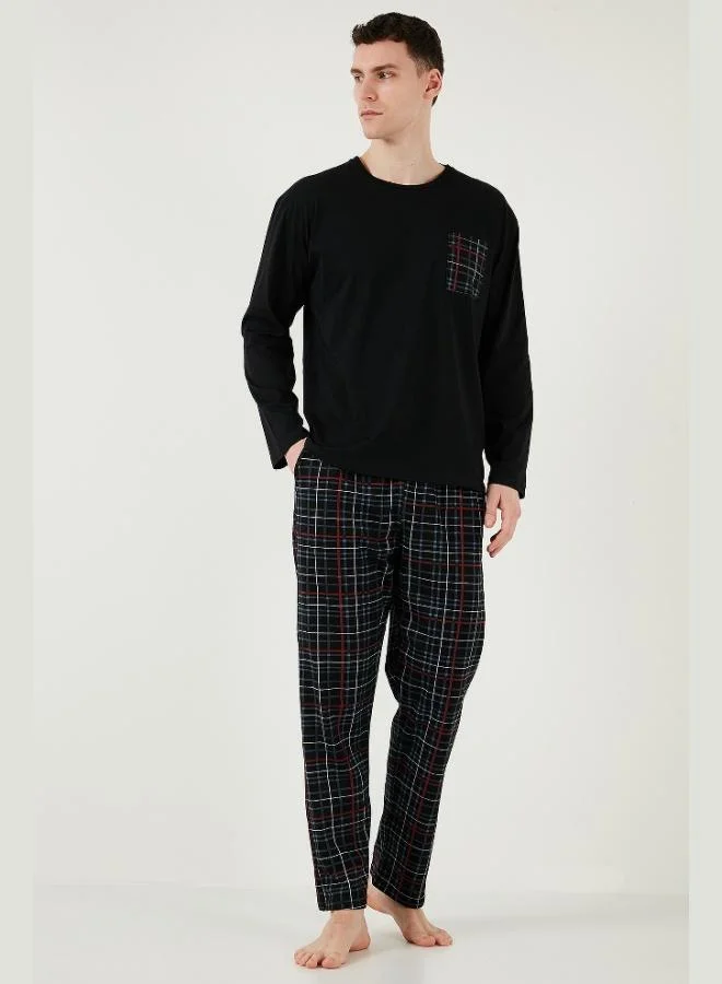 بوراتي طقم بيجامة رجالي قطن % بخصر مطاطي وجيوب بنقشة مربعات من بوراتي