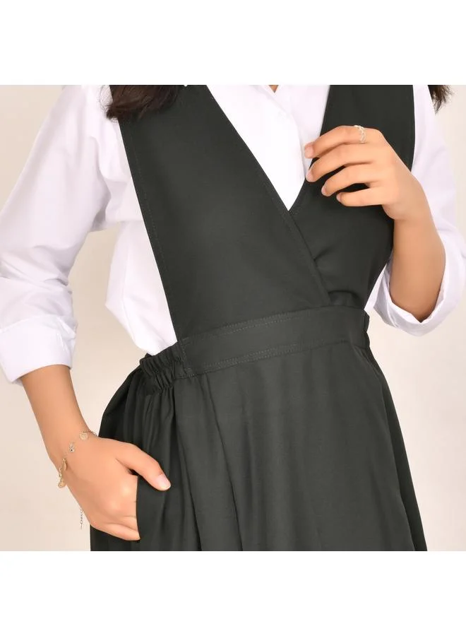 HAWRAA ABAYA مريول زيتي سادة بقصة مثلثة من الامام وزم من الجانبين - متوسط