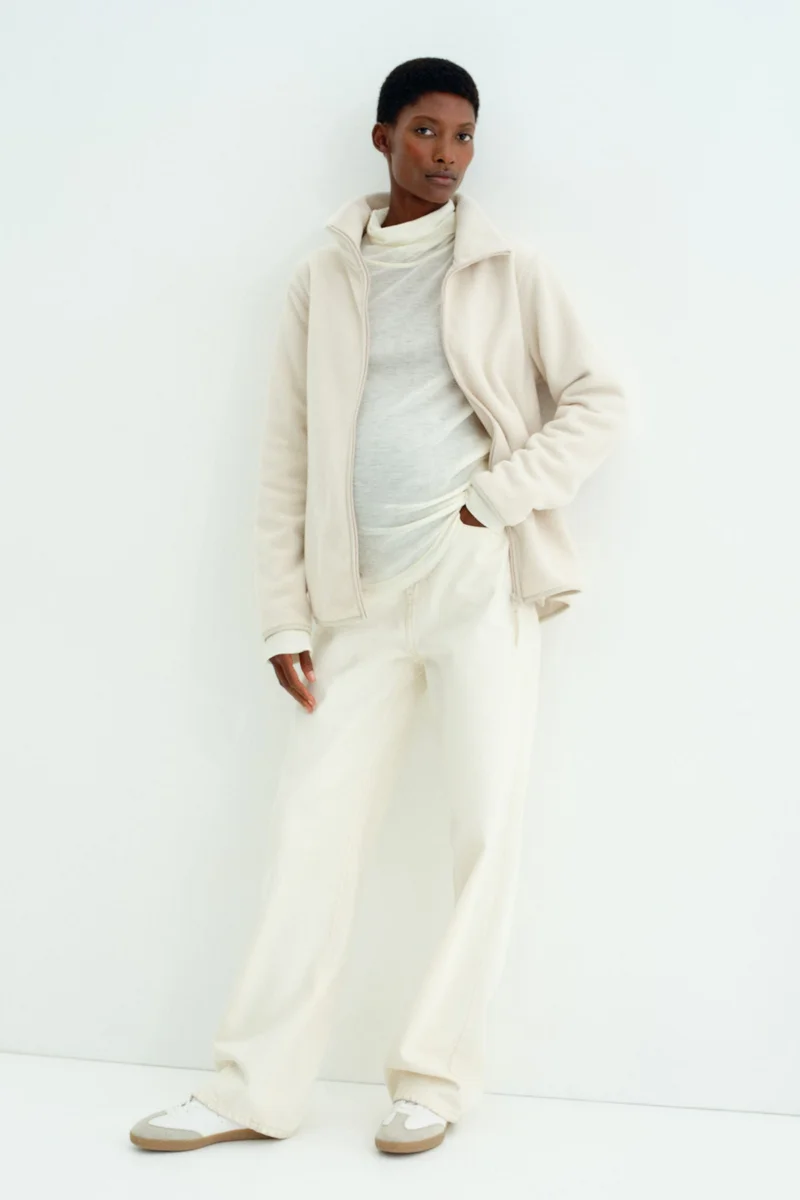 اتش اند ام جاكيت فليس لفترة الحمل وبعدها مصمم بجزء لحمل الطفل من تشكيلة ماما